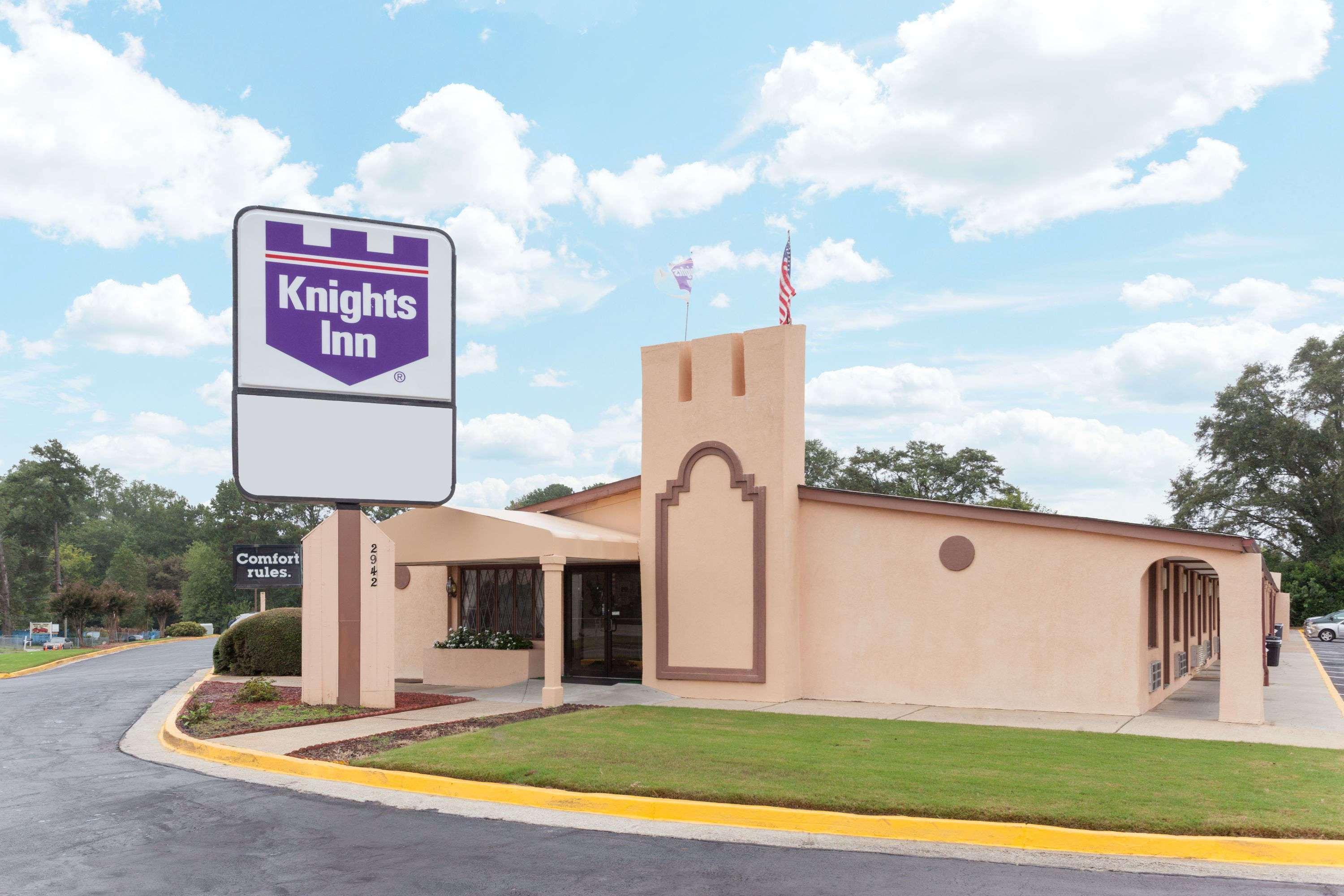 Knights Inn - Такер Экстерьер фото