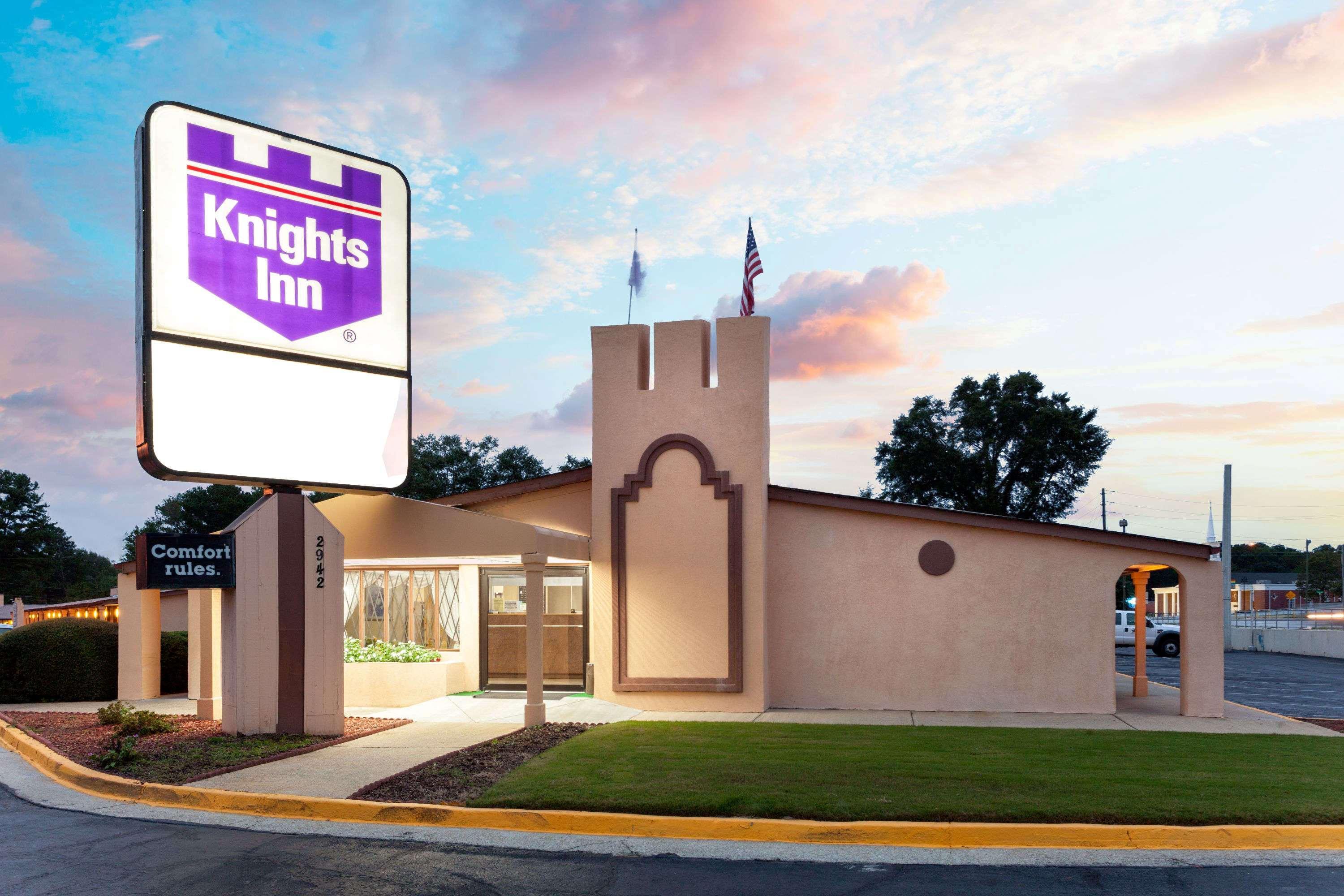 Knights Inn - Такер Экстерьер фото